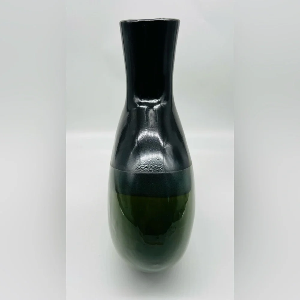 unique pottery home accent conversation piece in excellent condition